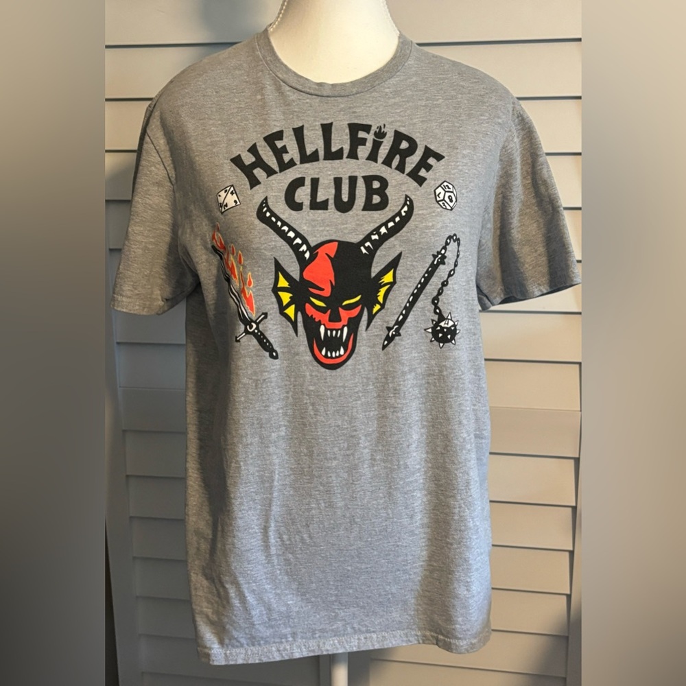 Hell Fire Club Stranger‎ Things Tshirt Unisex M Fall Winter Halloween Tv Shows